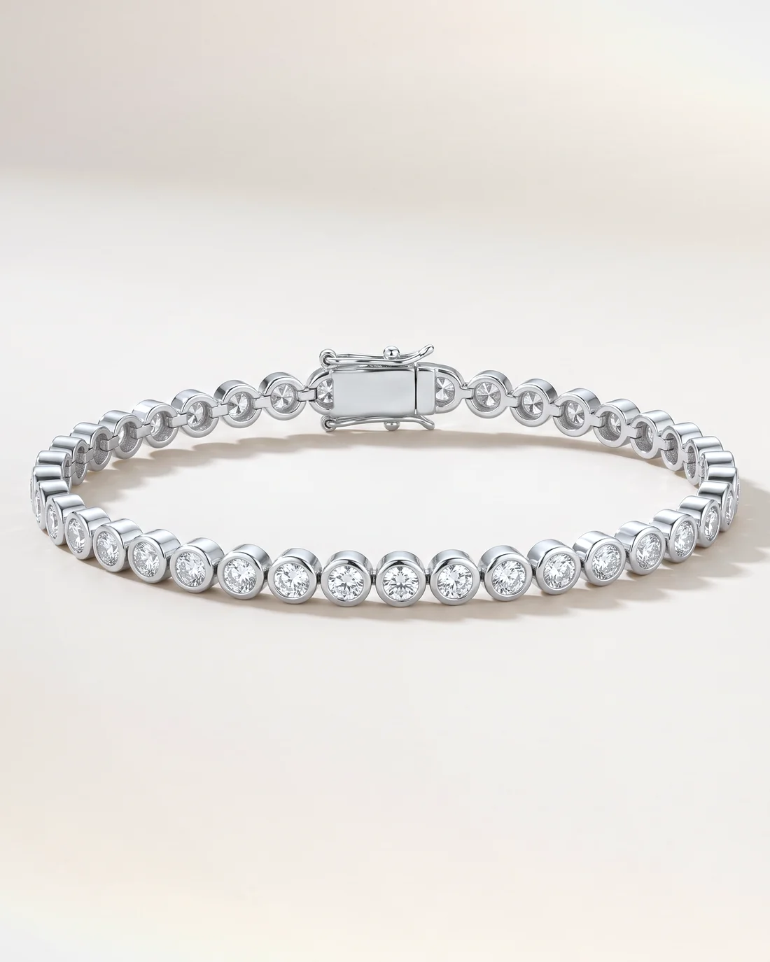 ORTIGAS Bezel Line bracelet, front view