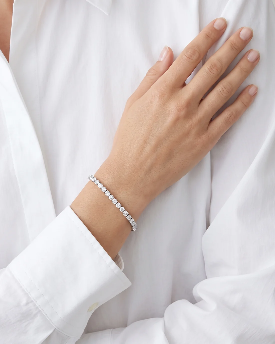 ORTIGAS Fine Tennis bracelet, worn on the wrist