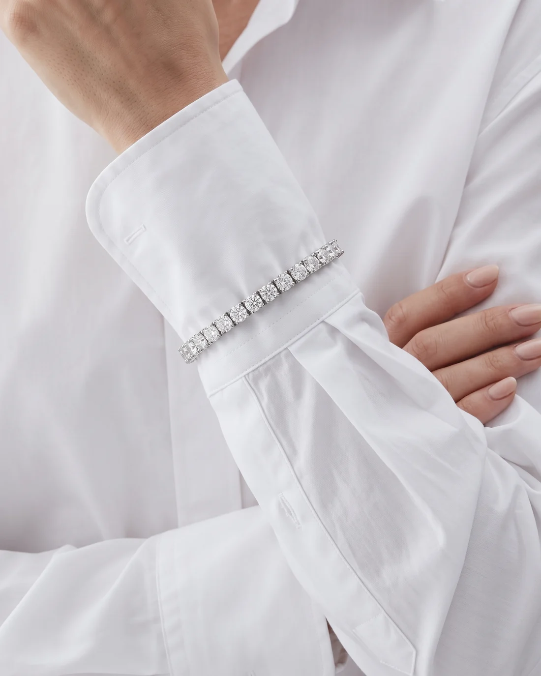 ORTIGAS Round Tennis bracelet, worn on the wrist